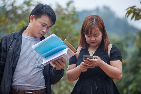 Data is entered into the Tropical Data system during a survey in Vietnam. Tropical Data supports national NTD programs through the full survey process.   Photo credit: RTI International/ Nguyen Minh Duc